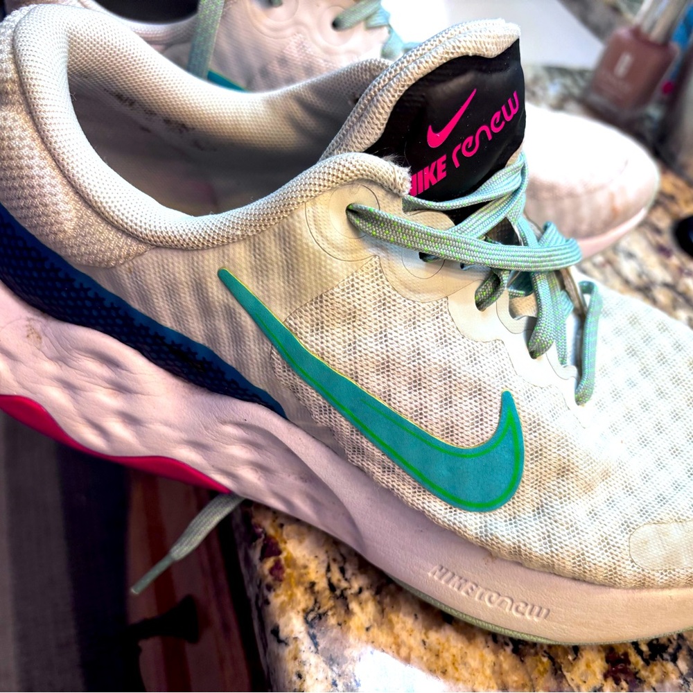 Nike renew shoes 8 1/2